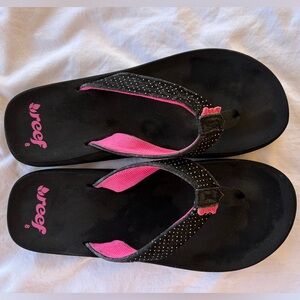 Reef Women's Black Flip Flops with Pink Lining Size 8 Cute!